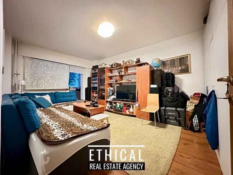 Apartament cu 3 camere decomandat în Drumul Taberei
