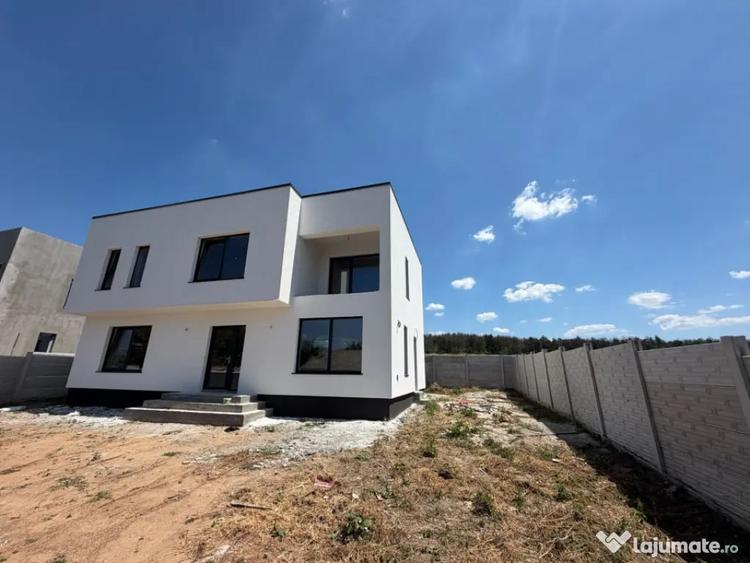 Casă cu 4 camere cu Teren 500 Mp în Central