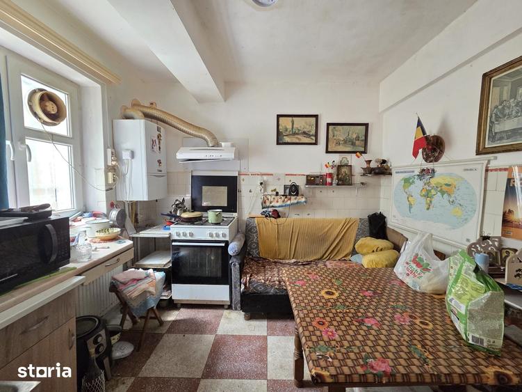 Casă cu 5 camere cu Teren 364 Mp în Central