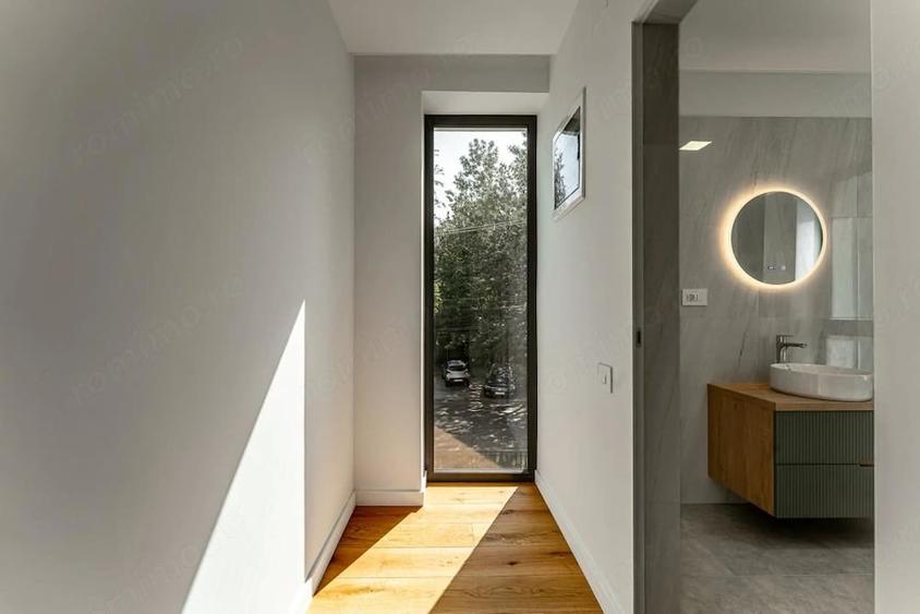 Casă cu 6 camere cu Teren 432 Mp în Băneasa