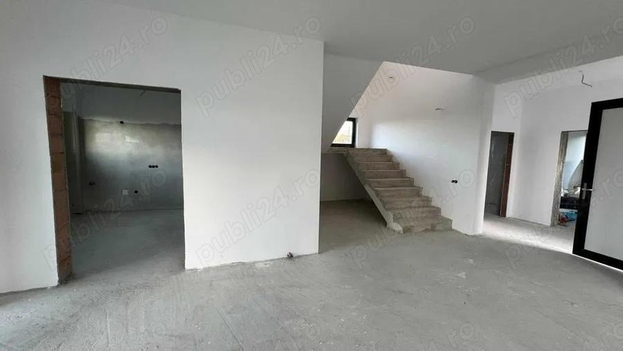 Casă cu 4 camere cu Teren 700 Mp în Central