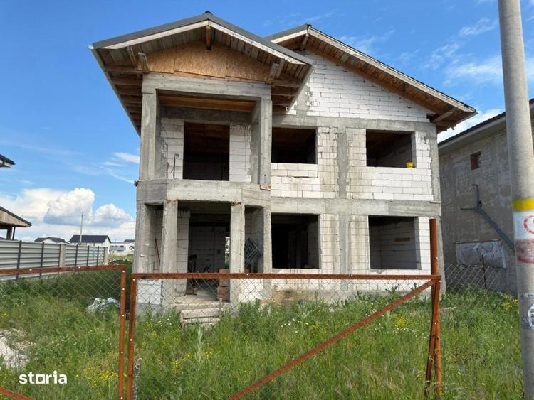 Casă cu 4 camere cu Teren 450 Mp în Central