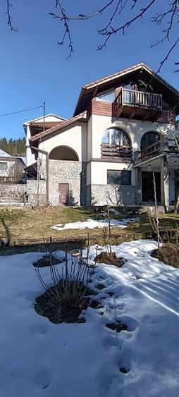 Casă cu 5 camere cu Teren 700 Mp în Zamora