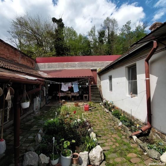 Casă cu 6 camere cu Teren 300 Mp în Muncitoresc