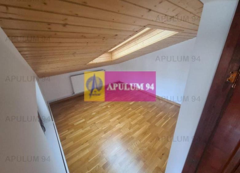 Casă individuală cu 9 camere decomandat cu Canalizare în Central