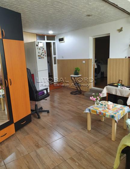 Casă cu 9 camere cu Canalizare în Central