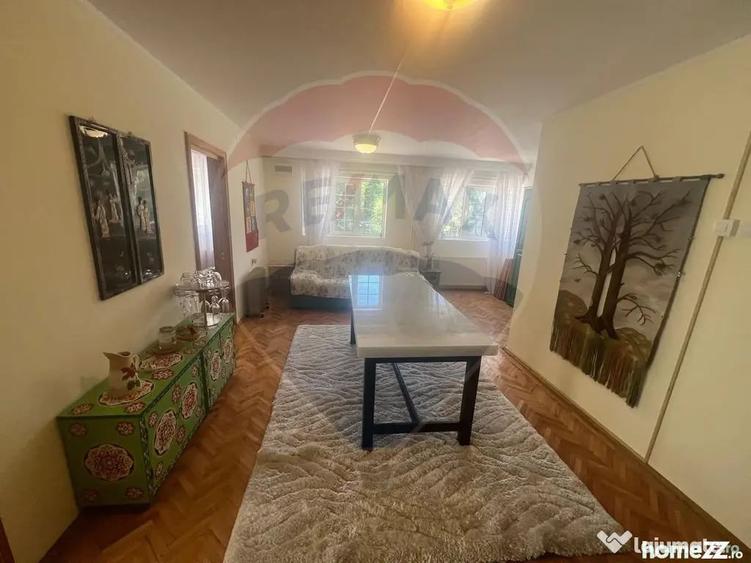 Casă cu 10 camere cu Teren 2362 Mp în Lepșa