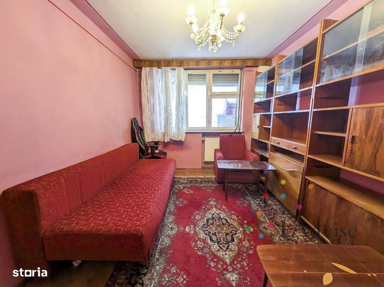 Apartament cu 3 camere decomandat în Sud