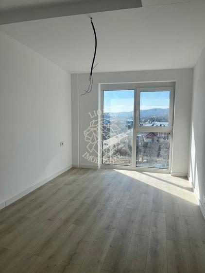 Apartament cu 3 camere semidecomandat în Nord