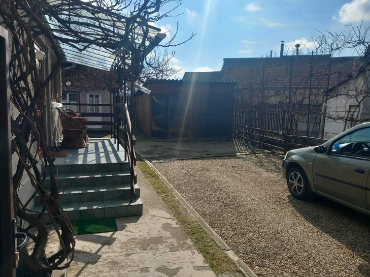Casă cu 4 camere în Central