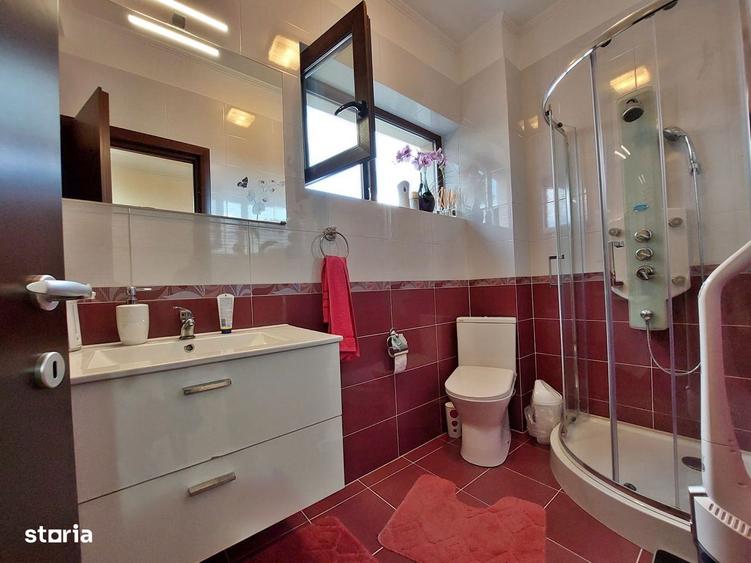 Casă cu 4 camere cu Teren 452 Mp în Între Lacuri