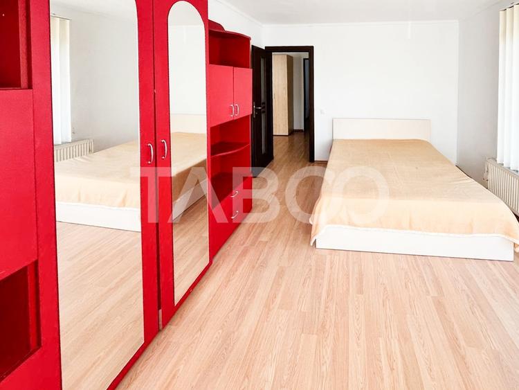 Apartament cu 3 camere semidecomandat, mobilat în Bună Ziua