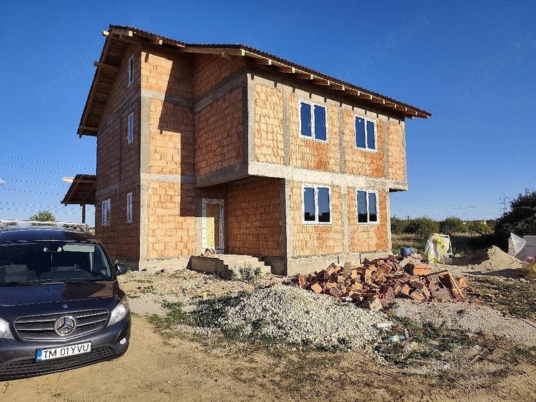 Casă cu 7 camere cu Teren 294 Mp în Ghiroda