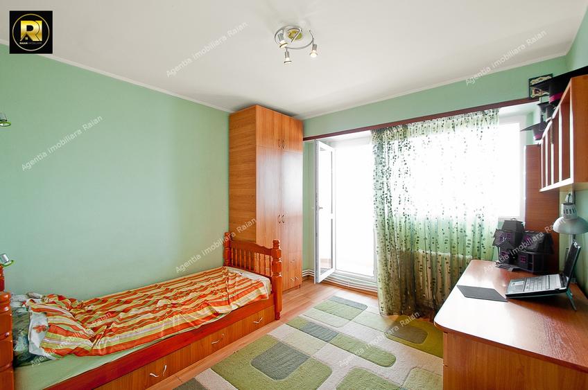 Apartament cu 4 camere decomandat, mobilat în Micro 18