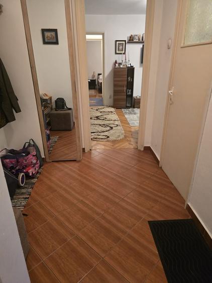 Apartament cu 3 camere decomandat în Mihai Bravu