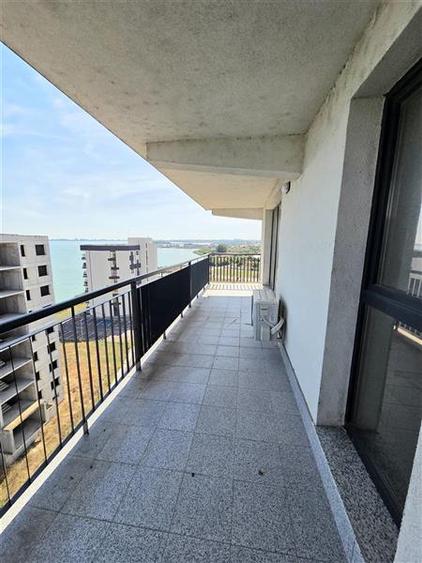 Apartament cu 3 camere semidecomandat în Exterior Nord