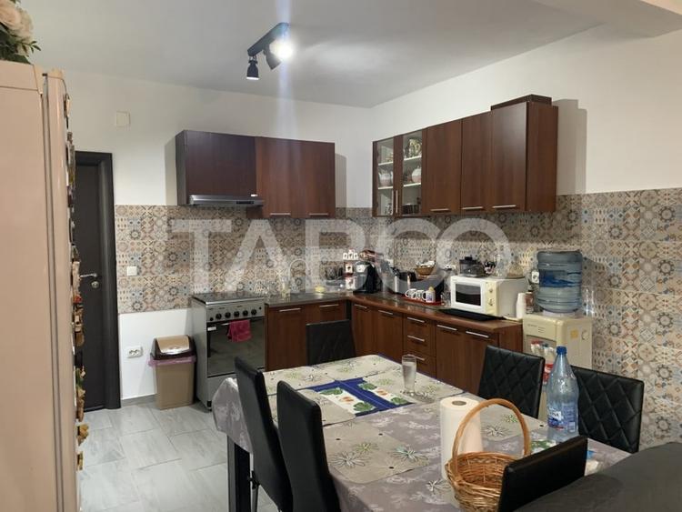 Casă individuală cu 8 camere cu Teren 575 Mp în Porumbacu de Sus