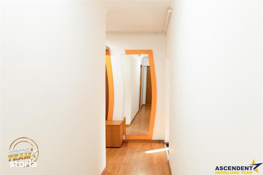 Apartament cu 3 camere, mobilat în Sud