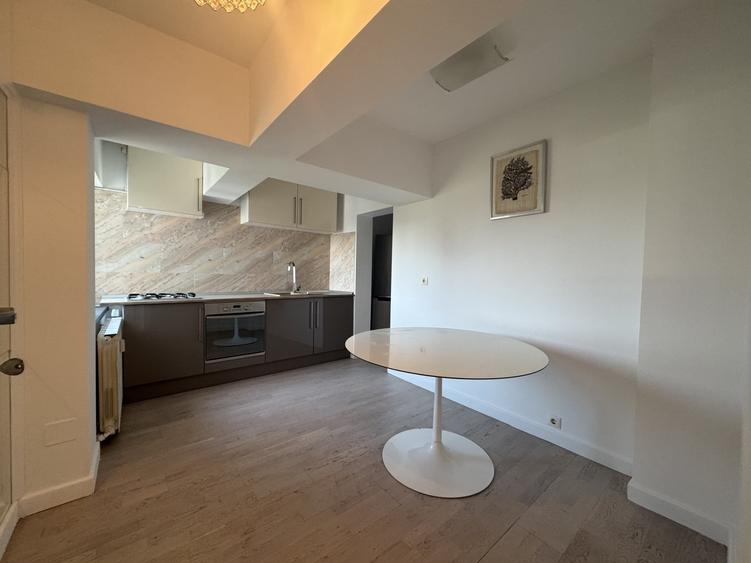 Apartament cu 4 camere decomandat, mobilat în Unirii — fotografia 3