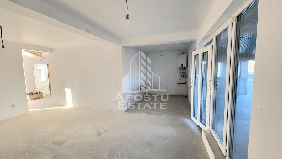 Duplex cu 4 camere cu Canalizare în Parța