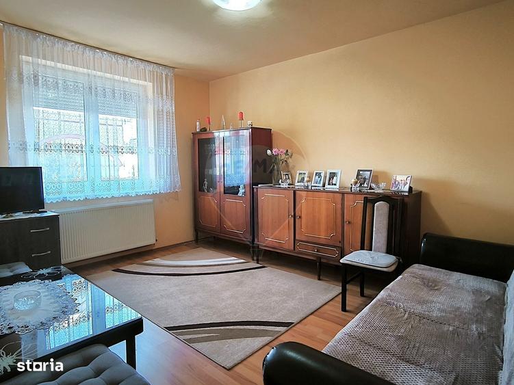 Apartament cu 3 camere decomandat în Vitrometan