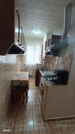 Apartament cu 3 camere semidecomandat în Dâmbu Pietros