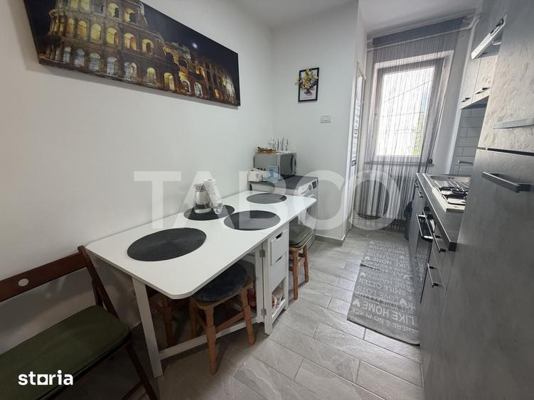 Apartament cu 2 camere semidecomandat, mobilat în Central