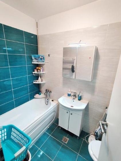 Apartament cu 3 camere decomandat în Berceni