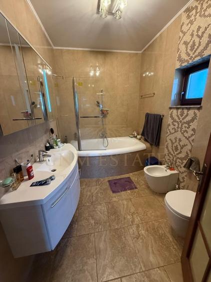 Casă individuală cu 6 camere cu Canalizare în Mogoșoaia