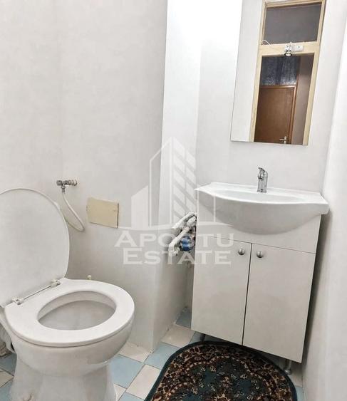 Apartament cu 3 camere decomandat, mobilat în Girocului