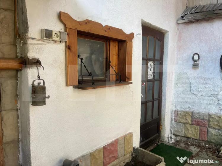 Casă cu 7 camere cu Teren 800 Mp în Zărnești