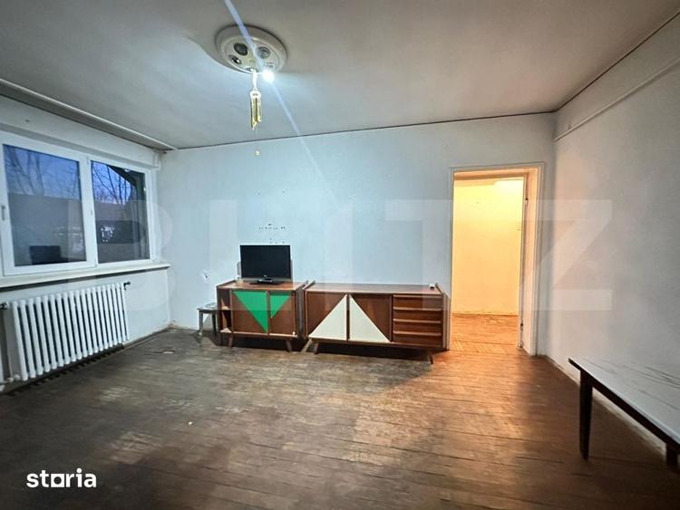 Apartament cu 3 camere semidecomandat în Rovine