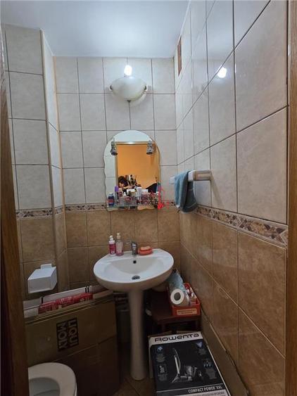 Apartament cu 3 camere decomandat în Colentina