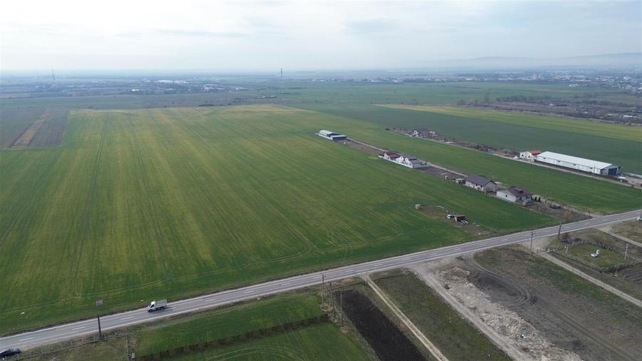 Teren Construcții intravilan de 5233 mp, în Est