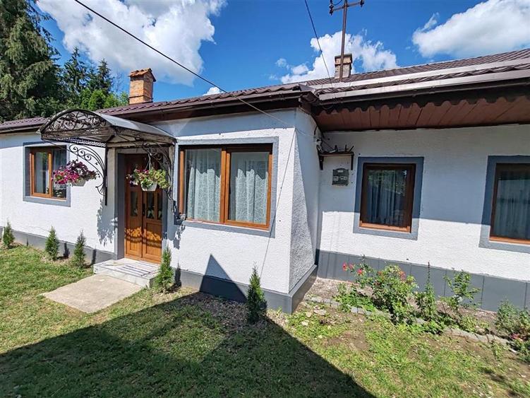 Casă individuală cu 2 camere cu Canalizare în Zizin
