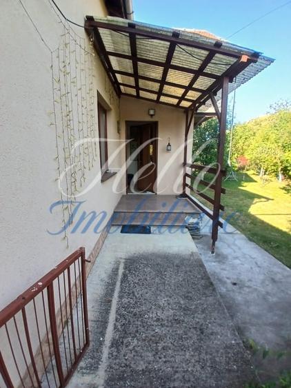 Casă individuală cu 3 camere cu Canalizare în Luna de Sus