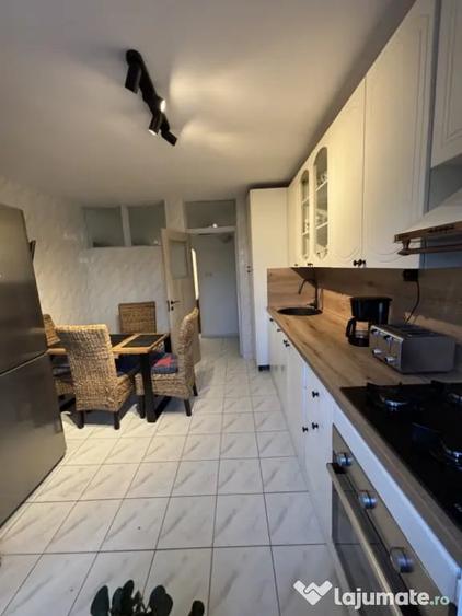 Apartament cu 3 camere decomandat în Cotroceni