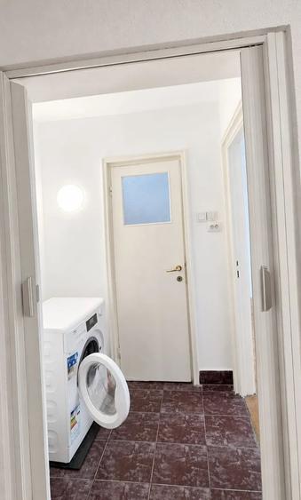 Apartament cu 2 camere semidecomandat în P-ța Victoriei