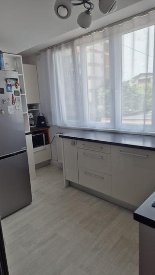 Apartament cu 4 camere decomandat în Central
