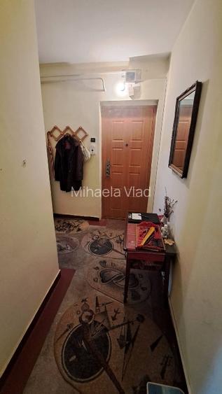 Vand apartament cu 2 camere, semidecomandat, etajul 3, 51 mp