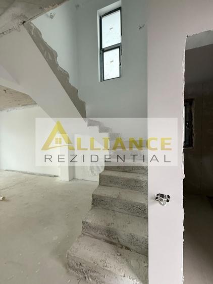 Casă individuală cu 5 camere cu Canalizare în Central