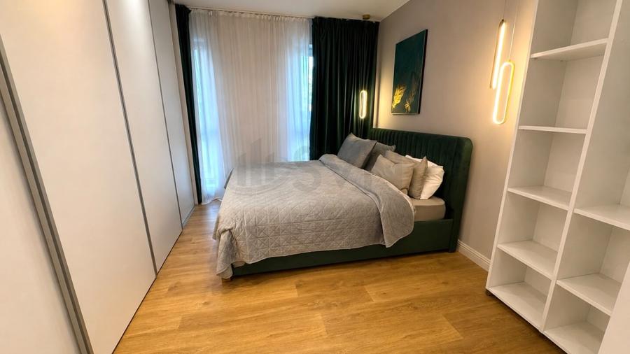 Apartament cu 3 camere semidecomandat, mobilat în Pipera