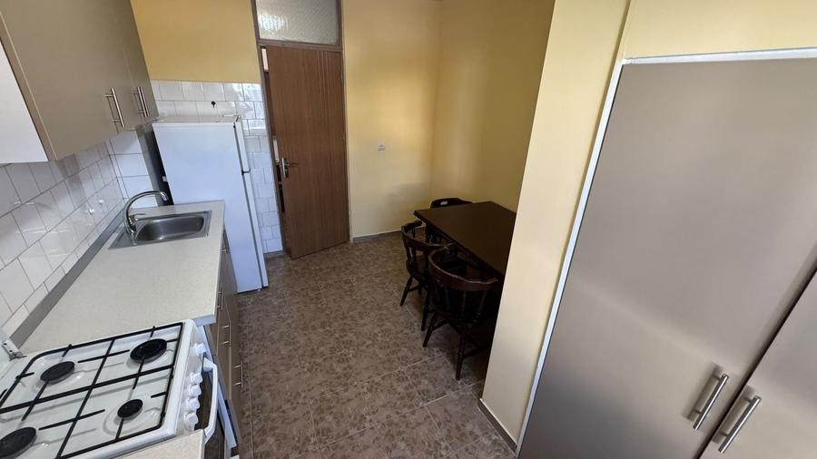 Apartament cu 3 camere decomandat, mobilat în Ștrand
