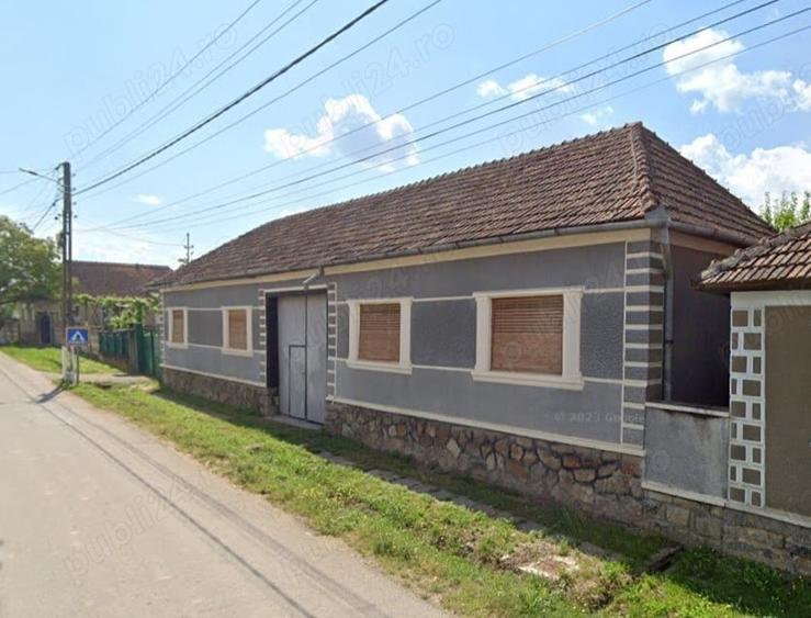 Casă cu 4 camere cu Teren 6000 Mp în Cărăsău