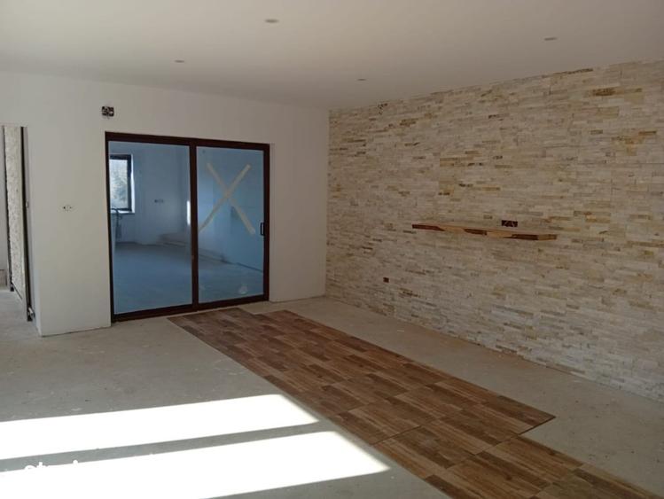 Casă cu 6 camere cu Teren 565 Mp în Central