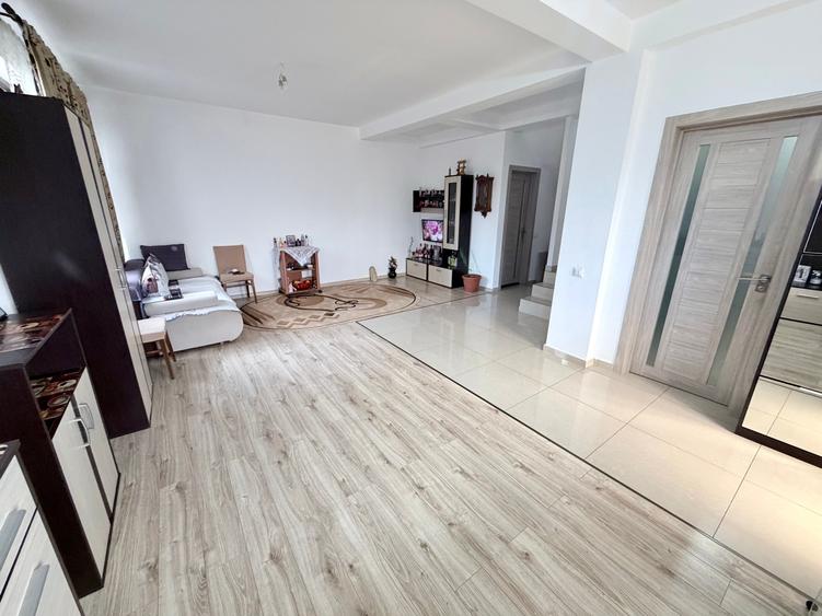 Duplex cu 5 camere cu Canalizare în Sud