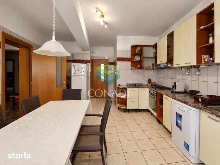Casă cu 7 camere cu Teren 1875 Mp în Central