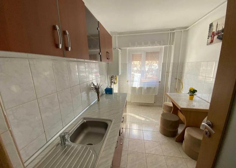 Apartament cu 2 camere semidecomandat, mobilat în Scriitorilor