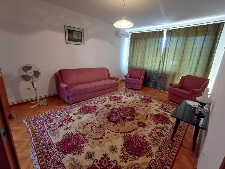 Apartament cu 3 camere decomandat în Andrei Mureșanu