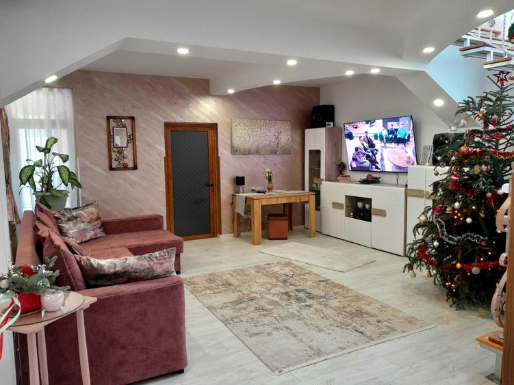 Casă cu 4 camere în Central